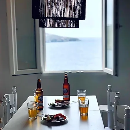 En Plo Isternia (Tinos)