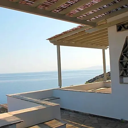 En Plo Isternia (Tinos)